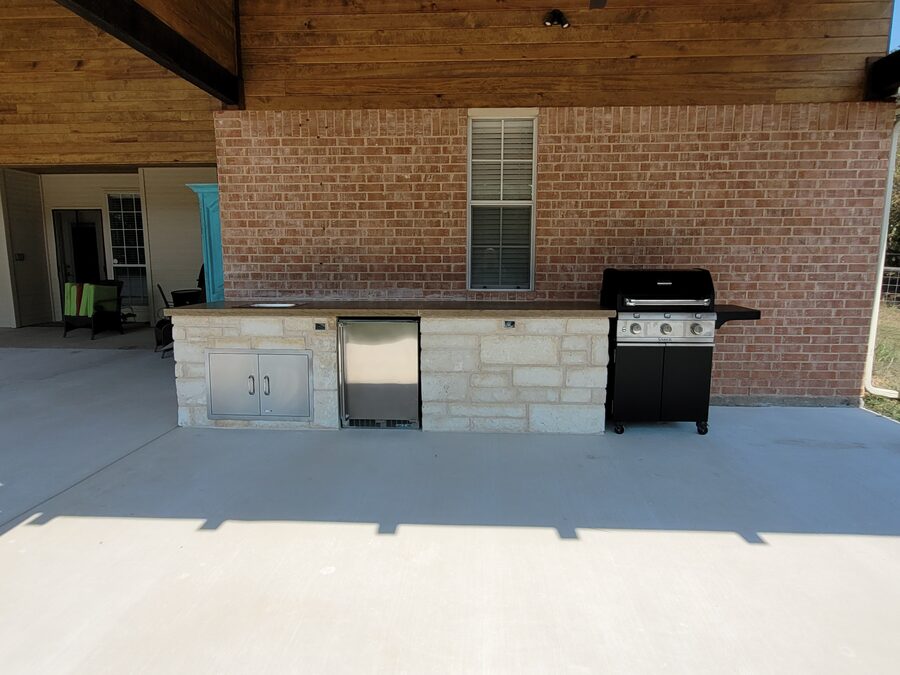 Custom outdoor kitchen built by Texas Patios Plus in south DFW