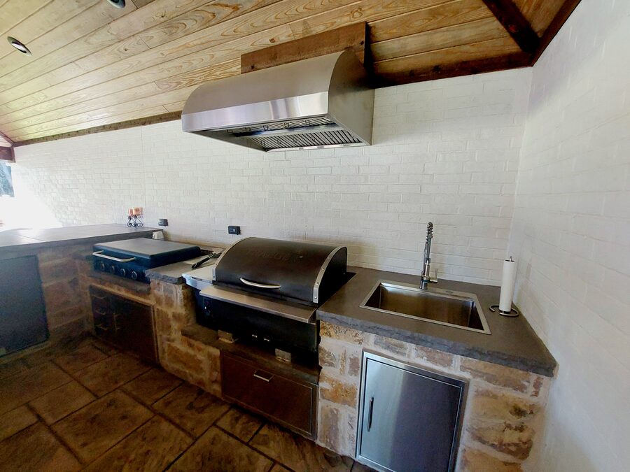 Custom outdoor kitchen built by Texas Patios Plus in south DFW